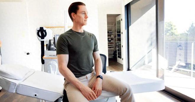 岁儿子换血每年花200万美元开元棋牌拒绝变老！富豪与17(图2)